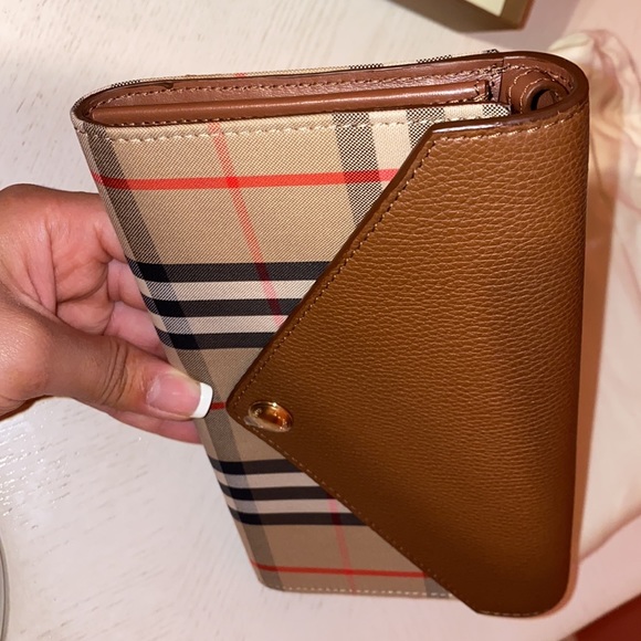 Burberry Wallet with strap - Picture 6 of 7